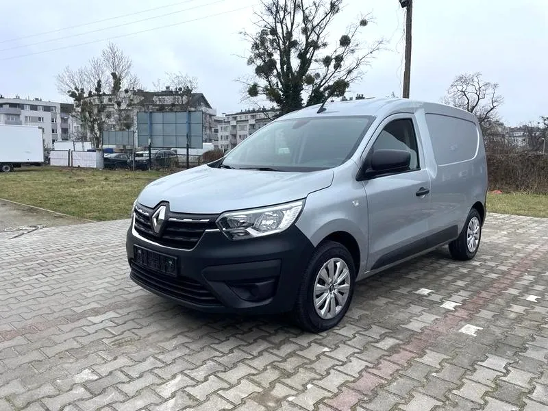 Małe auto dostawcze – jak wybrać idealny van do miasta?
