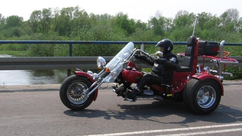 Motocykle trójkołowe na kat. B – zasady jazdy i najważniejsze wymogi