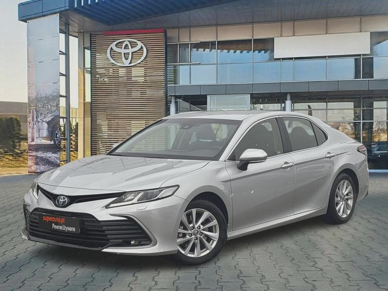 Toyota Camry – ile kosztuje nowa i używana? Wybieramy najbardziej opłacalną wersję