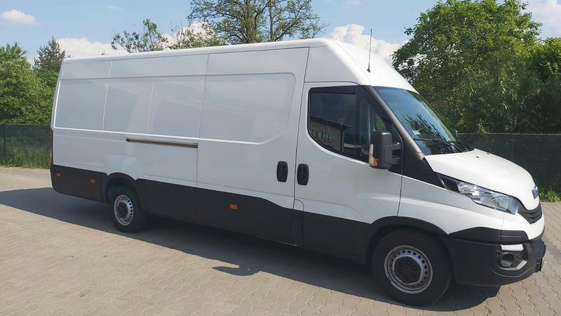 Ford Transit i Mercedes-Benz