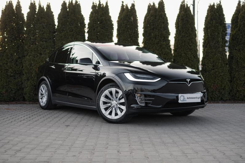 Tesla Model X cena